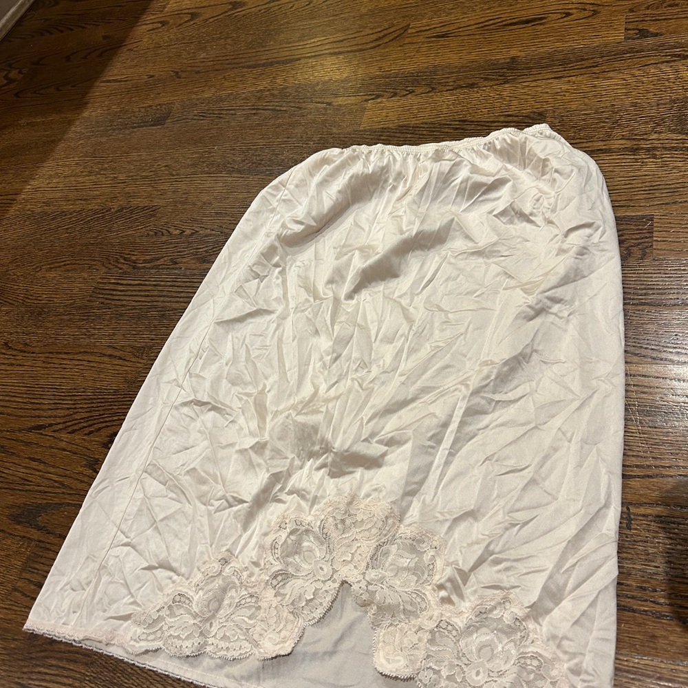Olga Vintage Half Slip Beige nylon Size medium Coquette Balletcore Feminine Lace